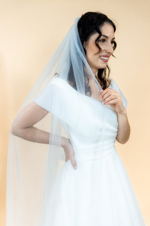Voile de mariée Gloria en tulle simple avec bordure festonnée et cristaux